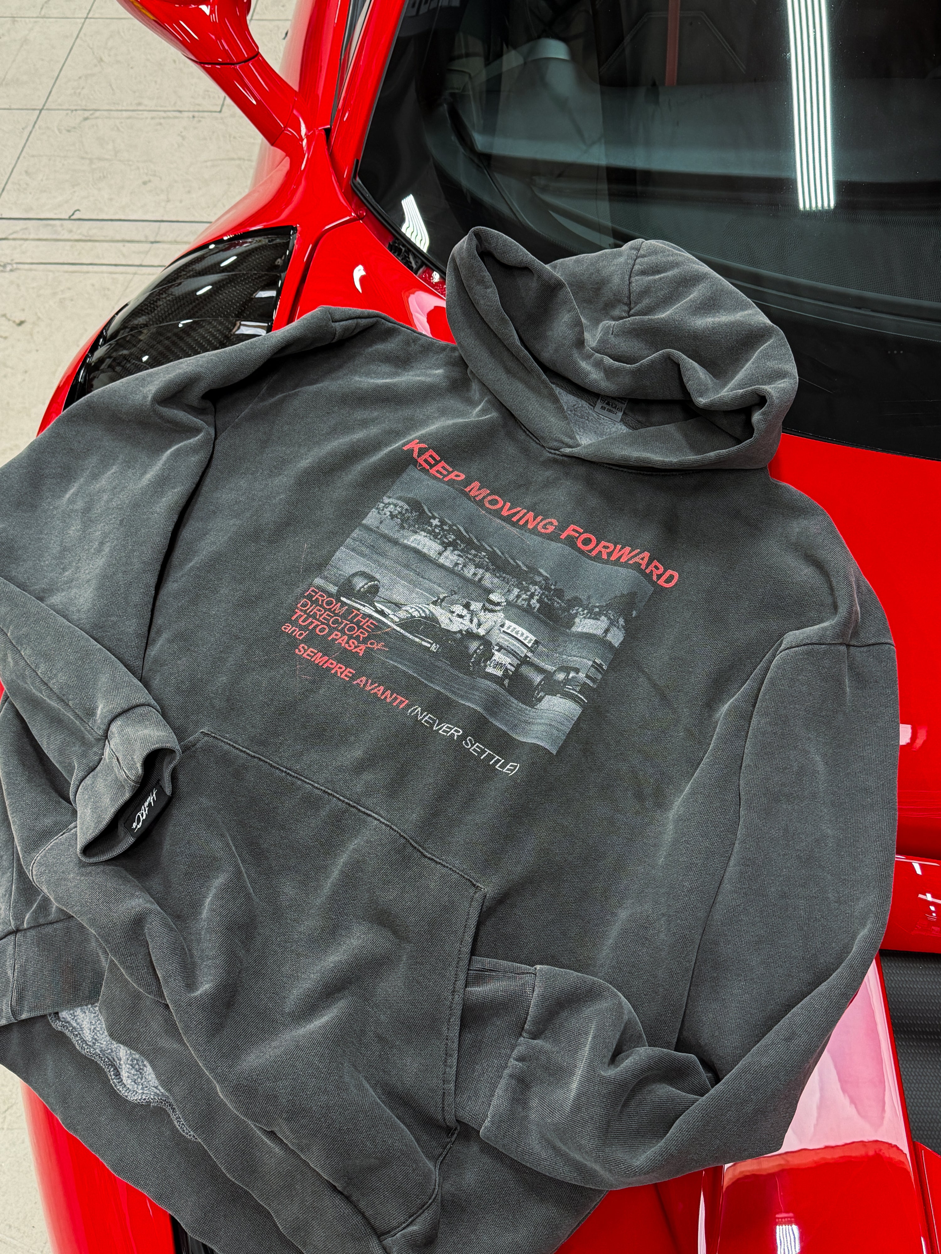 Never Settle Sweatshirt - Vintage Black